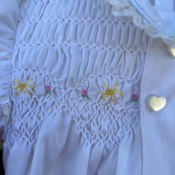 Vintage Polly Flinders White Flower Hand Smocked Dress Heart Buttons Lace 24 Mos - Picture 3 of 12